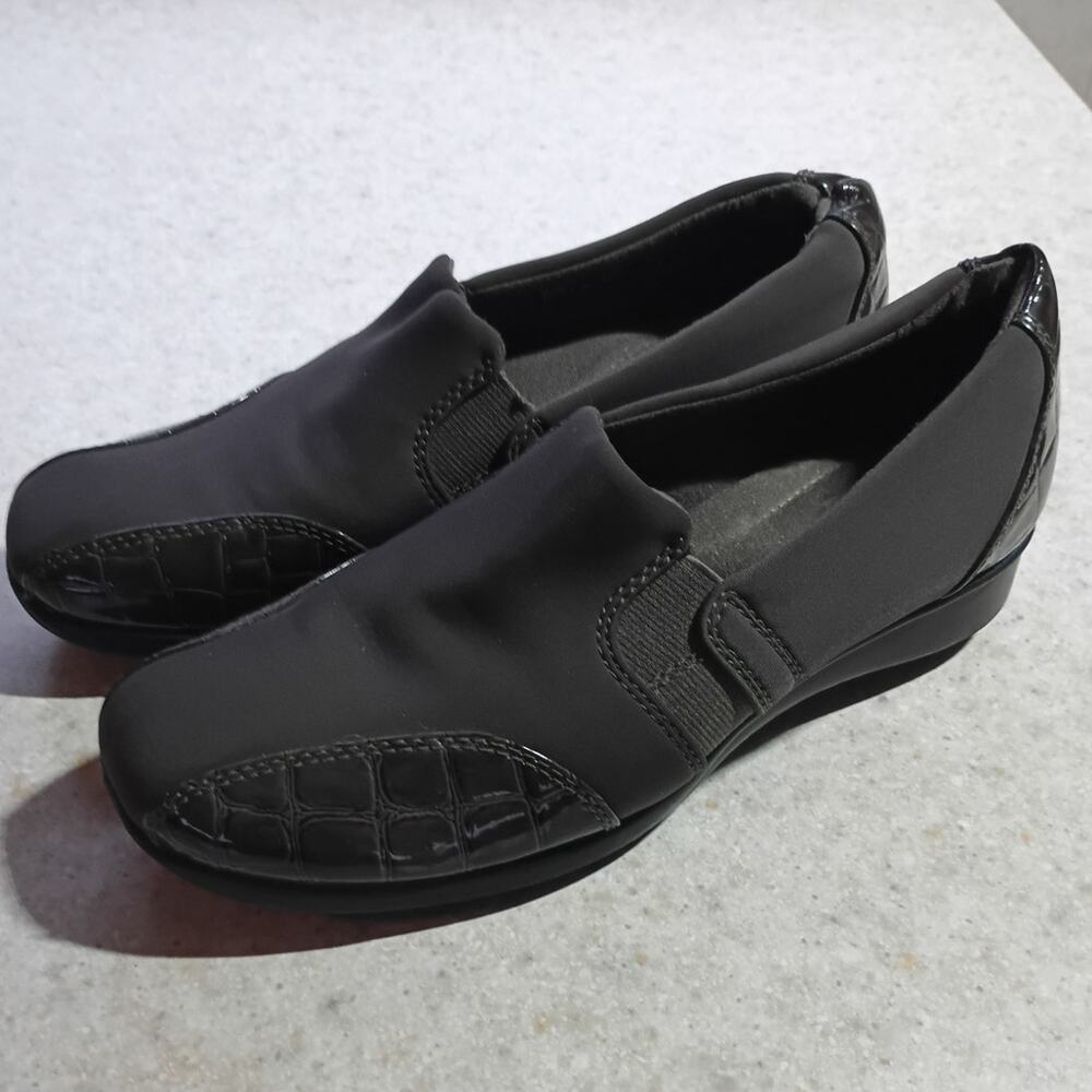 Clarks Black Comfort Slip On Shoes 6.5 Walking Travel Work Commuter Cushioned